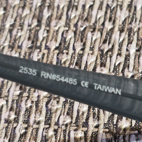 American Eagle Oval Sunglasses Blue - Picture 7 of 8